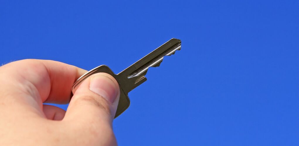 Hånd med nøgle